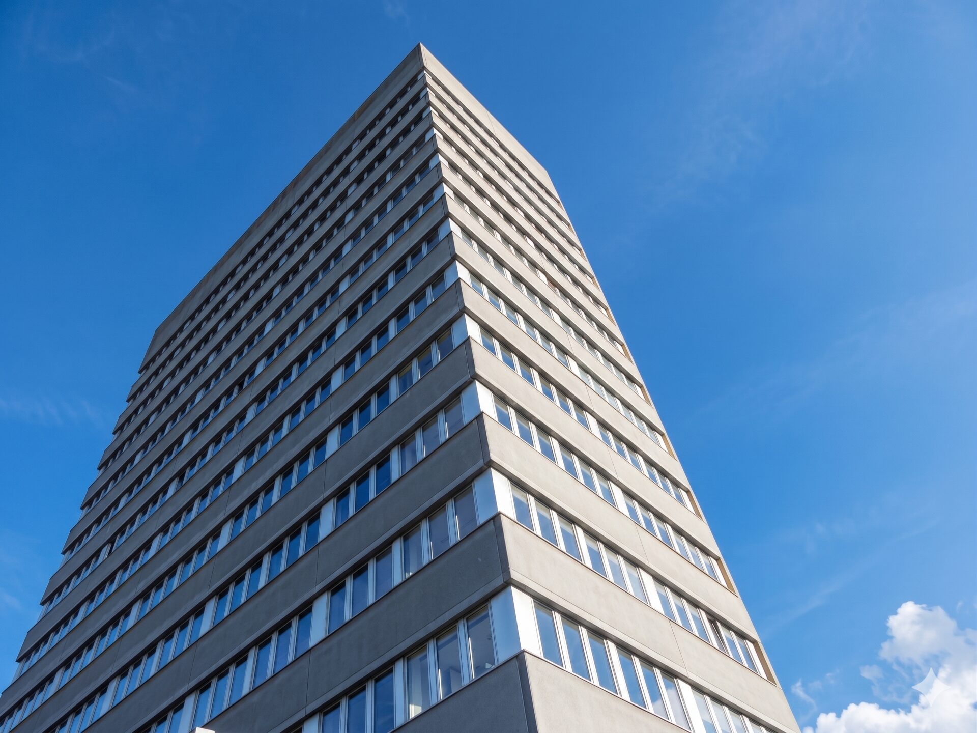 Universität Saarbrücken, Physikhochhaus